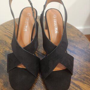 True True Black Cross Strap Slingback Heels Size 39 Minimalist Block Heel Sandal
